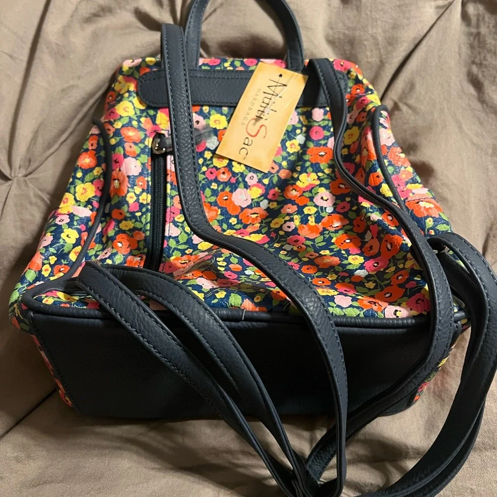 Flowered backpack - Picture 2 of 6